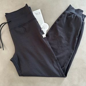 Vuori Daily Jogger
